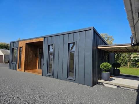 Contemporary Hybrid Residential Annexe